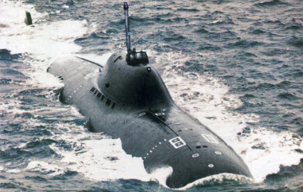 钛合金潜水艇