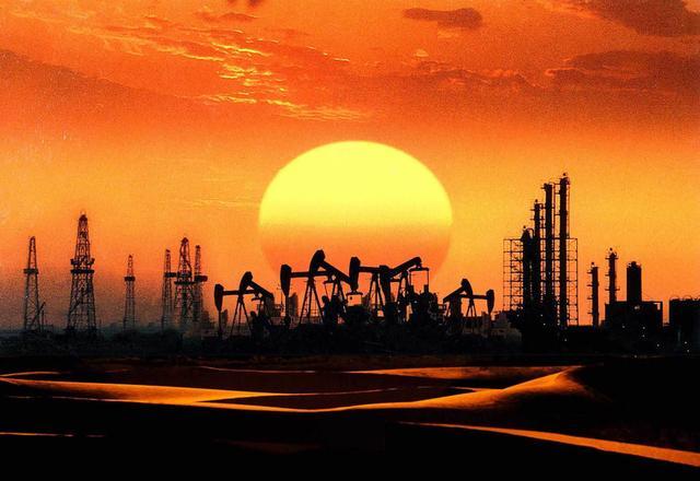 石油、天然氣勘探與開發可分為陸地開采與近海開采，在地殼中蘊藏的石油與天然氣，大致陸地占60...